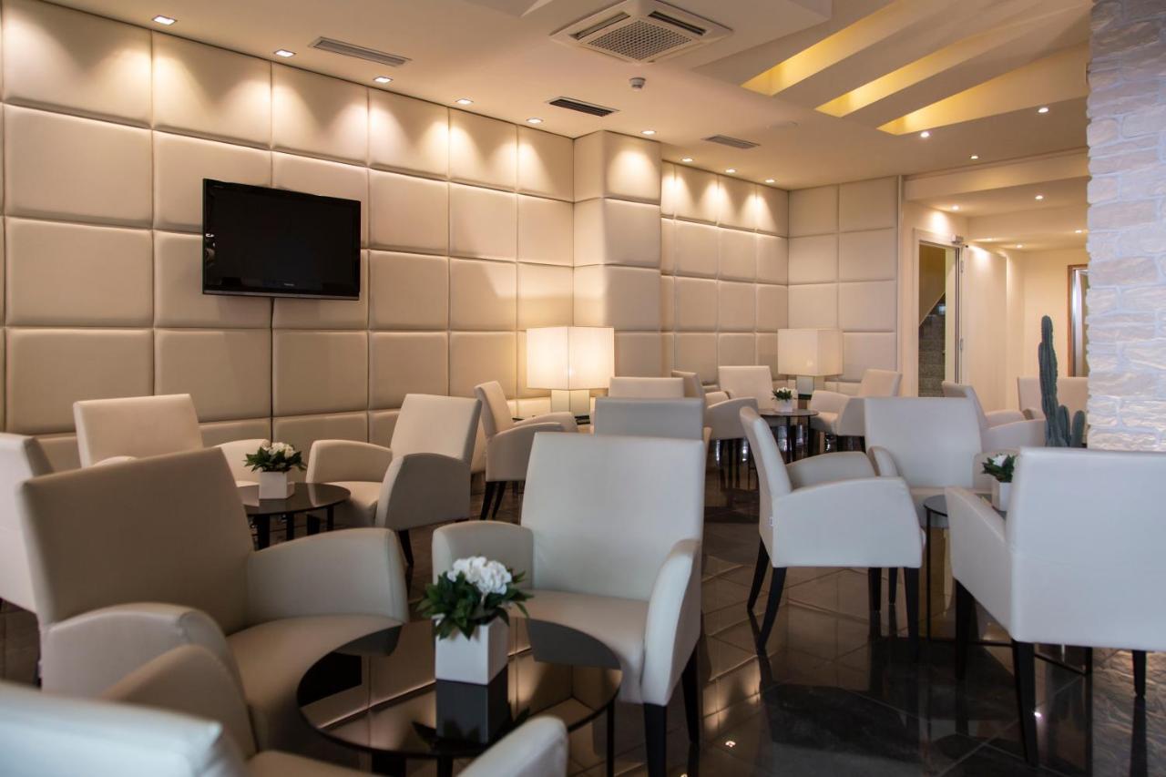 Hotel Antico Borgo Riva del Garda Extérieur photo