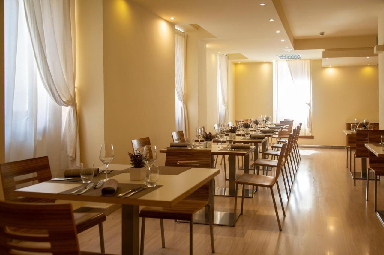 Hotel Antico Borgo Riva del Garda Extérieur photo