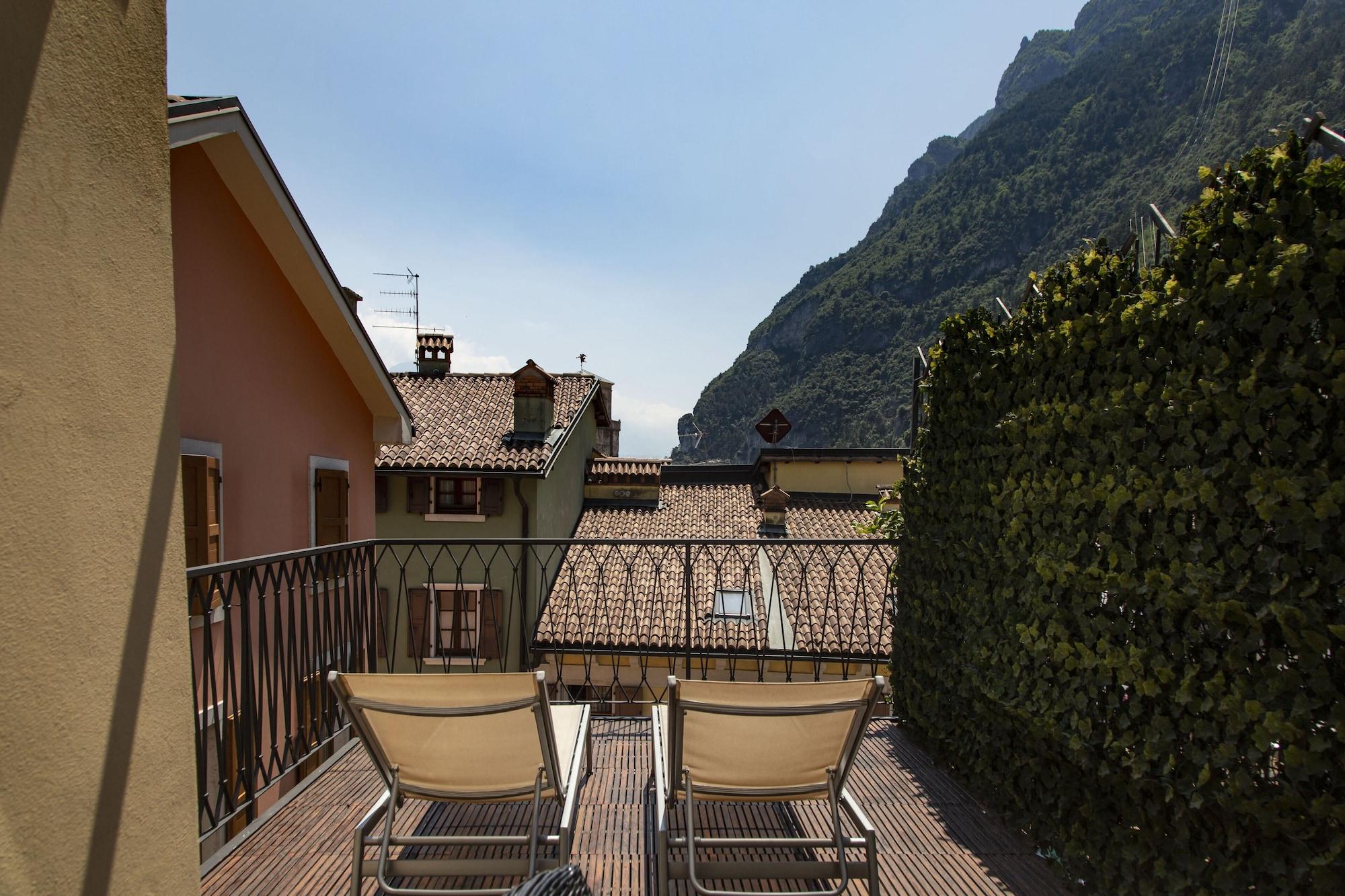 Hotel Antico Borgo Riva del Garda Extérieur photo
