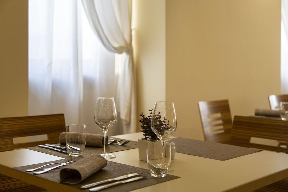 Hotel Antico Borgo Riva del Garda Extérieur photo