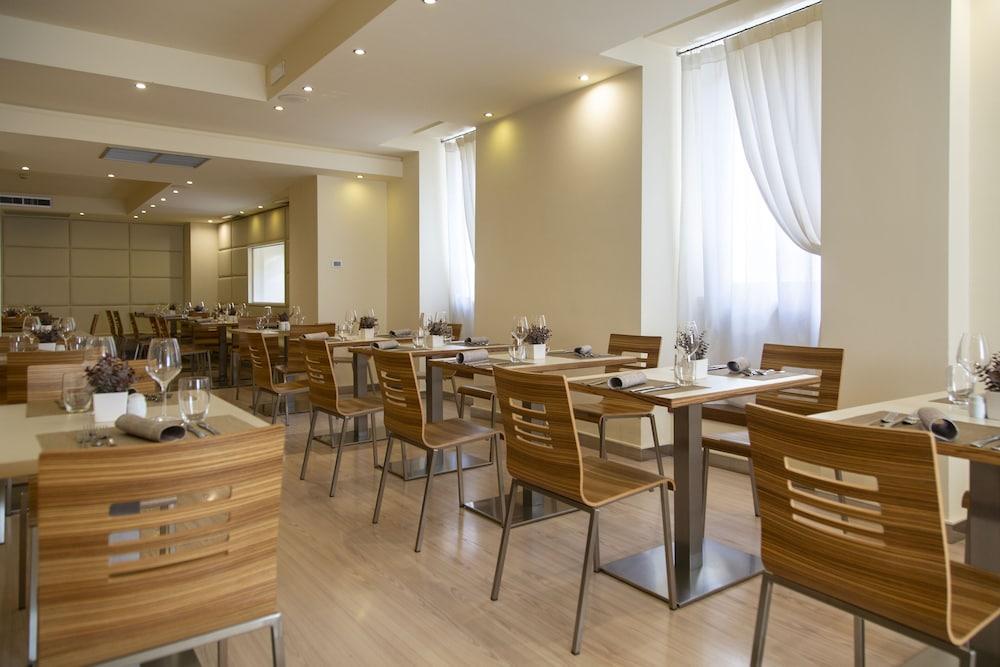 Hotel Antico Borgo Riva del Garda Extérieur photo