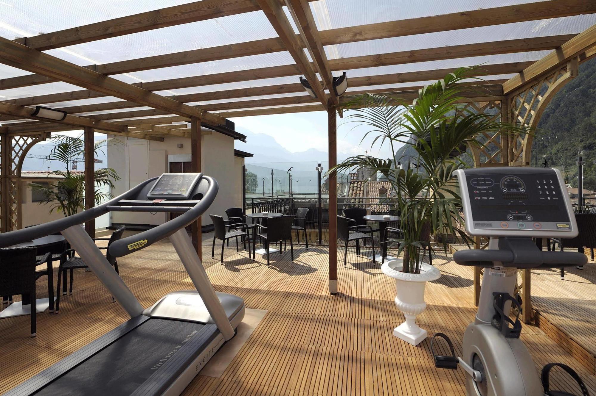 Hotel Antico Borgo Riva del Garda Extérieur photo