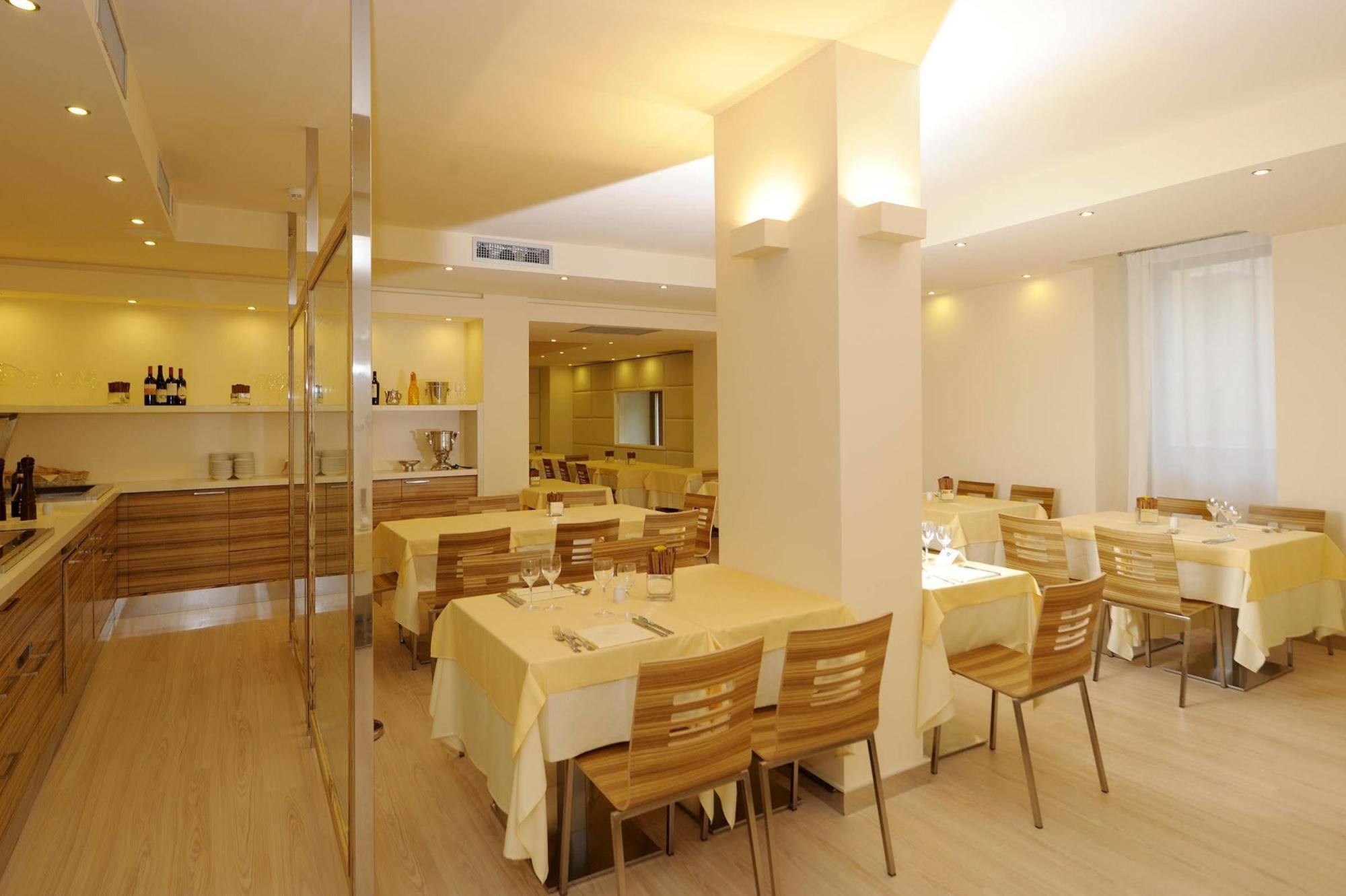 Hotel Antico Borgo Riva del Garda Extérieur photo