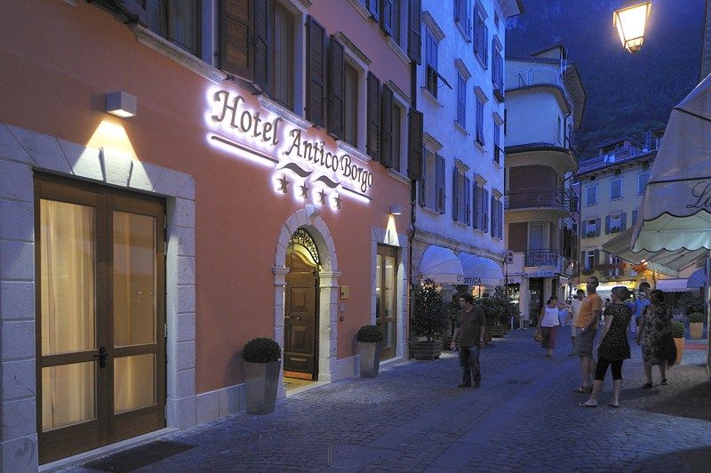 Hotel Antico Borgo Riva del Garda Extérieur photo